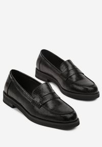 Renee - Czarne Mokasyny z Wężowym Motywem Latanna. Okazja: na spotkanie biznesowe, do pracy, na co dzień. Kolor: czarny. Styl: klasyczny, biznesowy, casual, elegancki #3