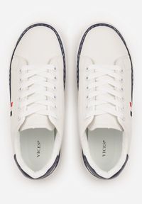 Born2be - Biało-Granatowe Sneakersy VICES w Stylu Basic z Kontrastowymi Wstawkami Cezerina. Okazja: na co dzień. Kolor: biały. Materiał: jeans. Szerokość cholewki: normalna #8