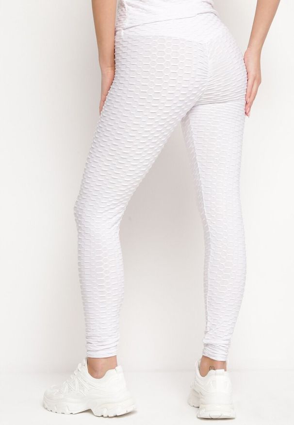 Born2be - Białe Legginsy Sportowe z Elastyczną Gumką i Tłoczonym Wzorem Ardisa. Okazja: na co dzień. Kolor: biały. Styl: sportowy