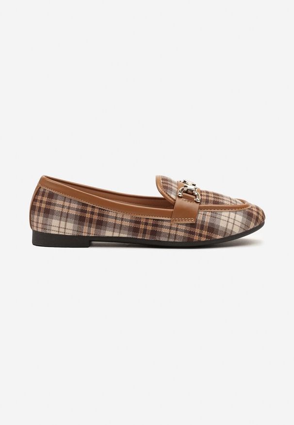 Born2be - Brązowe Mokasyny w Eleganckim Stylu z Klamerką Irivas. Okazja: na co dzień, na spotkanie biznesowe, do pracy. Zapięcie: klamry. Kolor: brązowy. Wzór: aplikacja. Styl: elegancki
