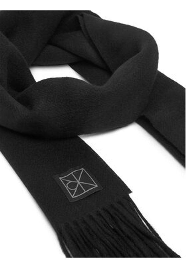 Calvin Klein Szalik Emblem LV04D8060G Czarny. Kolor: czarny. Materiał: wełna