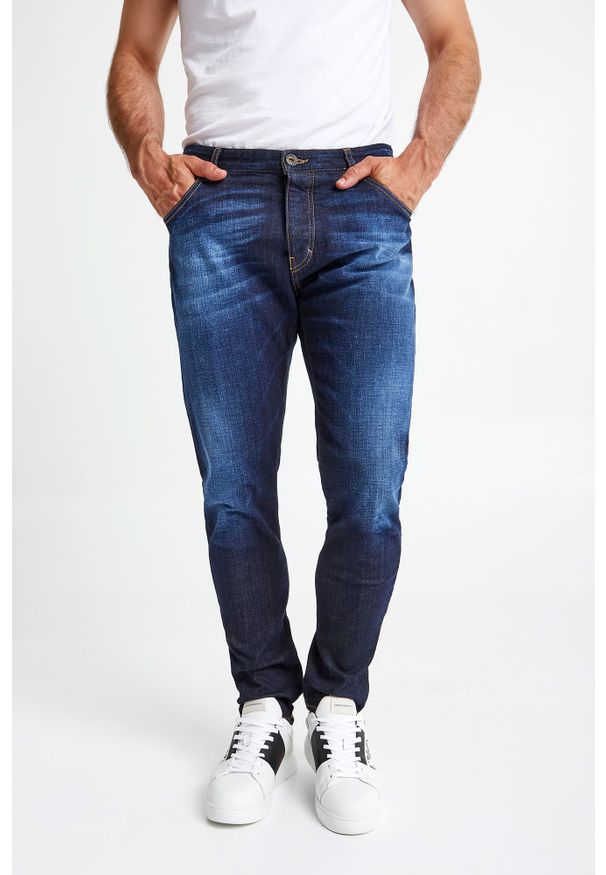 Emporio Armani - JEANSY EMPORIO ARMANI. Styl: klasyczny