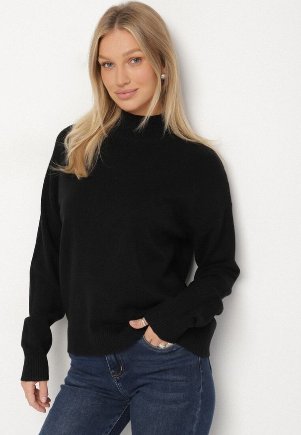 Born2be - Czarny Golf z Metalicznymi Guzikami Aderlia. Okazja: na spotkanie biznesowe, do pracy, na co dzień. Typ kołnierza: golf. Kolor: czarny. Materiał: jeans. Styl: elegancki, biznesowy, klasyczny, casual