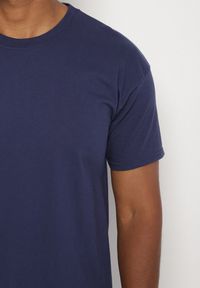 Born2be - Granatowa Bawełniana Koszulka T-shirt w Stylu Basic Malorisa. Okazja: na co dzień. Kolor: niebieski. Materiał: bawełna. Styl: klasyczny, casual, elegancki #6