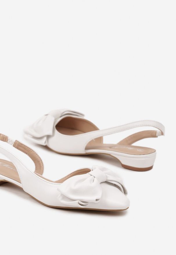 Renee - Białe Sandały Bez Pięty z Kokardą Nolretia. Kolor: biały. Materiał: jeans. Obcas: na obcasie. Styl: elegancki. Wysokość obcasa: niski