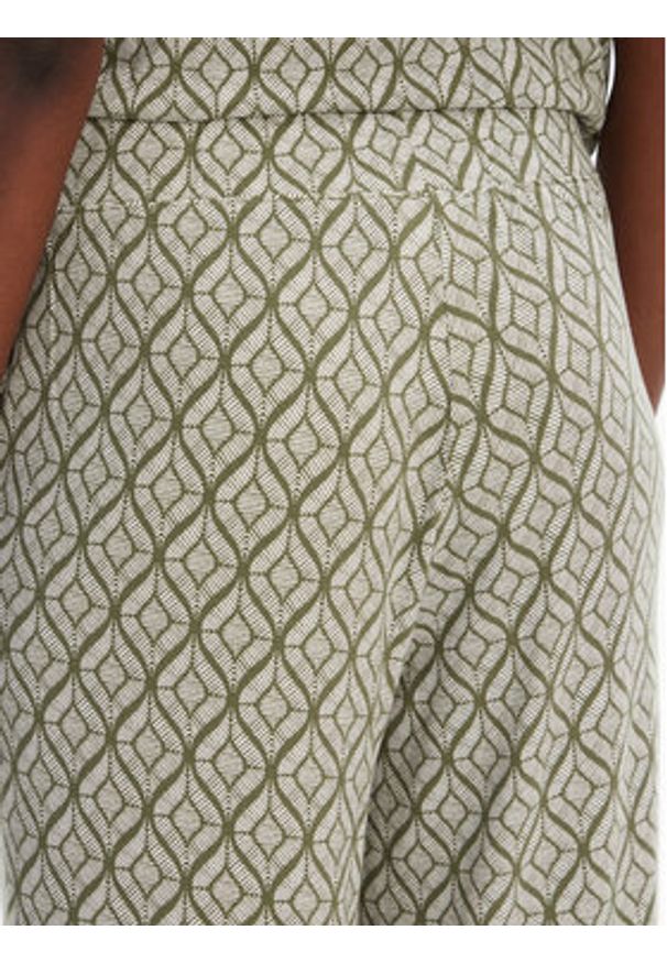Olsen Spodnie materiałowe 14002433 Zielony Relaxed Fit. Kolor: zielony. Materiał: wiskoza