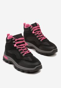 Renee - Czarno-Fuksjowe Buty Trekkingowe Trapery Vices Ozdobione Geometrycznym Motywem Anarisse. Okazja: na co dzień. Kolor: czarny. Materiał: jeans. Wzór: aplikacja, geometria. Styl: casual, elegancki #3