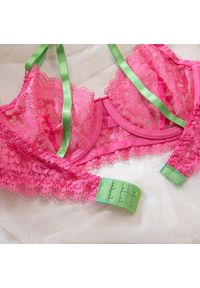 Intica - Komplet bielizny z haftem elegancki i komfortowy Aindrea. Kolor: różowy. Materiał: tkanina. Wzór: haft #2