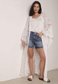 Born2be - Biały Kardigan Ażurowa Narzutka z Materiałowym Paskiem Arisstea. Okazja: na co dzień. Kolor: biały. Materiał: materiał. Długość rękawa: długi rękaw. Długość: długie. Wzór: ażurowy. Styl: casual #6