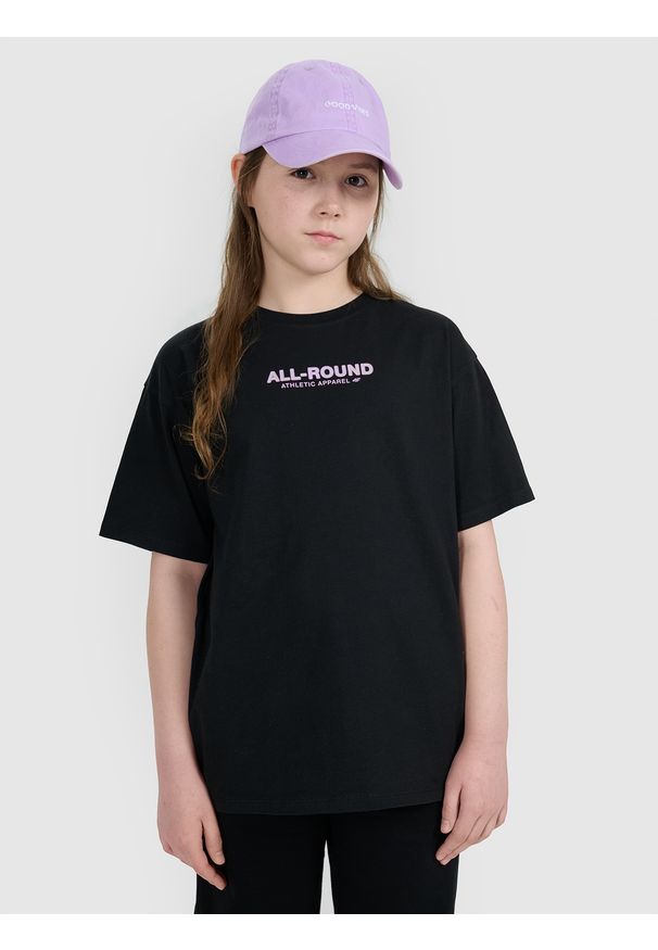 4f - 4F T-shirt oversize z nadrukiem dziewczęcy - czarny 128 (7-8 lat). Okazja: na co dzień. Kolor: czarny. Materiał: jersey, bawełna. Długość rękawa: krótki rękaw. Długość: krótkie. Wzór: nadruk. Sezon: lato. Styl: sportowy, klasyczny, casual