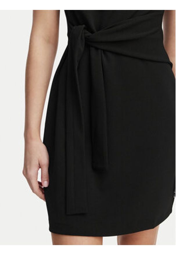 French Connection Sukienka koktajlowa 719H0 Czarny Slim Fit. Kolor: czarny. Materiał: syntetyk. Styl: wizytowy