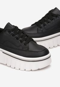 Born2be - Czarne Sneakersy Inei. Okazja: na co dzień. Kolor: czarny. Materiał: jeans, materiał. Szerokość cholewki: normalna. Wzór: aplikacja