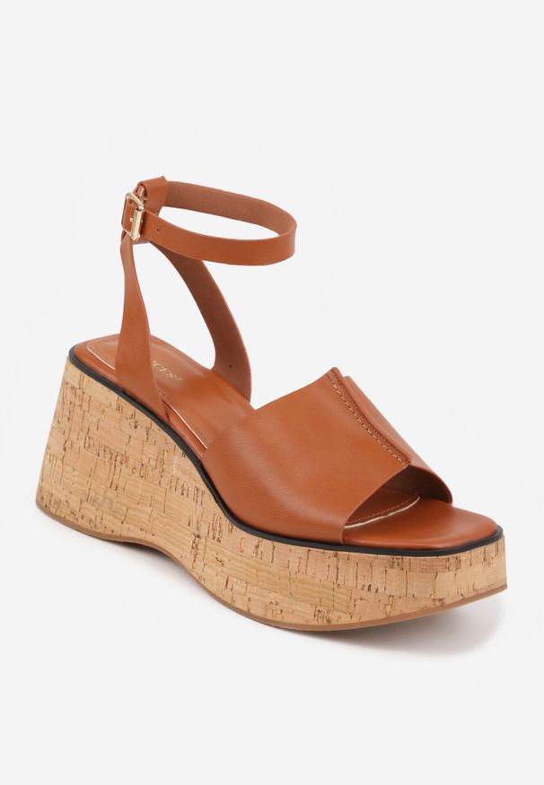 Born2be - Brązowe Sandały VICES na Koturnie z Imitacji Korka z Paskiem wokół Kostki Kelania. Okazja: na co dzień. Zapięcie: pasek. Kolor: brązowy. Obcas: na koturnie. Styl: casual, elegancki