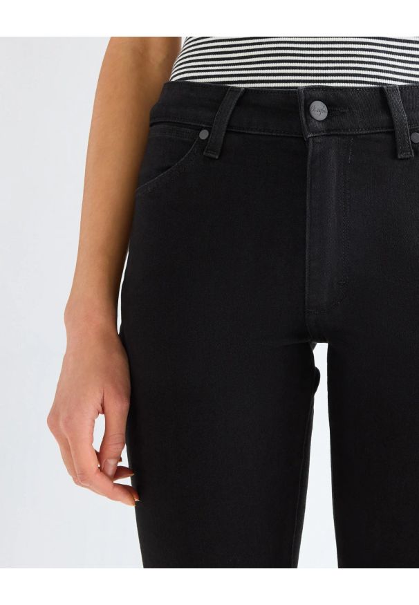 Wrangler - DAMSKIE SPODNIE WRANGLER SIENNA RETRO BLACK 112378447. Styl: retro