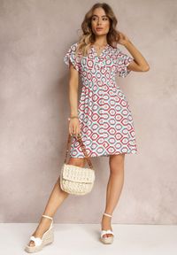 Renee - Czerwona Kopertowa Sukienka Mini z Gumką w Talii z Wiskozy Samata. Kolor: czerwony. Materiał: wiskoza. Długość rękawa: krótki rękaw. Sezon: lato, wiosna. Typ sukienki: kopertowe. Długość: mini #4