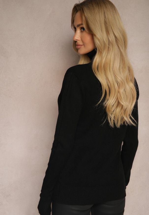 Renee - Czarny Golf Sweter o Dopasowanym Kroju z Kaszmirem Zairith. Okazja: na co dzień, na spacer, na spotkanie biznesowe, do pracy. Typ kołnierza: golf. Kolor: czarny. Materiał: kaszmir. Wzór: aplikacja. Styl: klasyczny, biznesowy, casual, elegancki