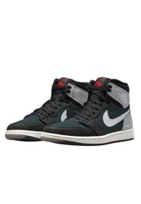 Buty do koszykówki męskie Nike Air Jordan 1 Retro High. Kolor: szary. Materiał: skóra, syntetyk, materiał. Szerokość cholewki: normalna. Sport: koszykówka
