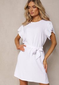 Renee - Biała Mini Sukienka Rozkloszowana ze Zdobionym Rękawem i Materiałowym Paskiem Ajemia. Kolor: biały. Materiał: materiał. Wzór: aplikacja. Długość: mini
