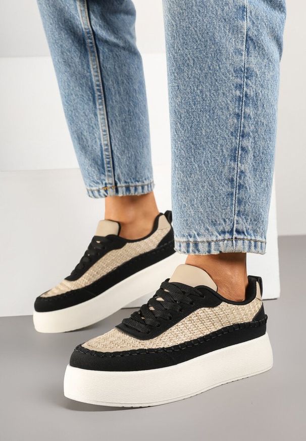 Renee - Czarne Sneakersy na Platformie Ozdobione Plecionką Nilaraviela. Okazja: na co dzień. Kolor: czarny. Materiał: jeans, skóra. Wzór: aplikacja. Obcas: na platformie