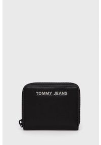 Tommy Jeans Portfel damski kolor czarny. Kolor: czarny. Materiał: materiał. Wzór: gładki