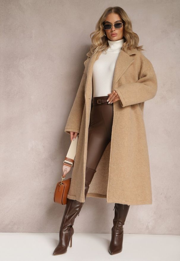 Renee - Beżowy Długi Płaszcz Jednorzędowy o Kroju Oversize Vlekoma. Kolor: beżowy. Materiał: poliester, wełna. Długość: długie. Styl: elegancki