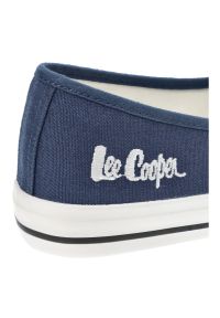 Granatowe Trampki Lee Cooper Modne Buty Damskie. Okazja: na spacer. Kolor: niebieski. Materiał: materiał. Szerokość cholewki: normalna. Styl: klasyczny #8