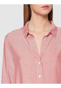 Wrangler - WRANGLER BLOUSE DAMSKA KOSZULA Z DŁUGIM RĘKAWEM PASKI FLAME RED W5Z2TIR06. Długość rękawa: długi rękaw. Długość: długie. Wzór: paski