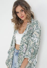 Born2be - Zielona Bluzka Narzutka z Rękawami 3/4 z Roślinnym Wzorem Anapaola. Okazja: na co dzień. Kolor: zielony. Materiał: tkanina. Wzór: gładki. Styl: casual #3