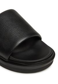 Calvin Klein Jeans Klapki Flat Molded Slide Sandal Lth YM0YM01225 Czarny. Kolor: czarny. Materiał: skóra