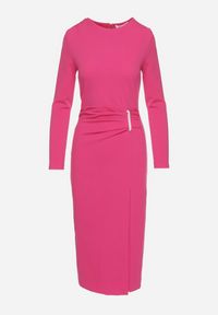 Born2be - Fuksjowa Taliowana Sukienka Vices z Marszczeniem i Perełkami Adorre. Kolor: różowy. Wzór: aplikacja. Styl: klasyczny, elegancki #7