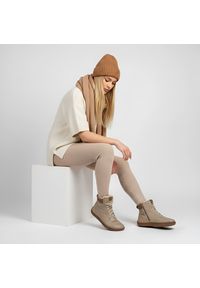 Beżowe Trzewiki Wasak Ocieplane Buty Damskie Barefoot. Okazja: na spacer, na co dzień. Kolor: beżowy. Materiał: skóra. Wzór: grochy. Styl: casual #10