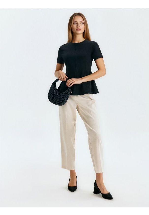 Sinsay - Spodnie cygaretki - kremowy. Kolor: kremowy