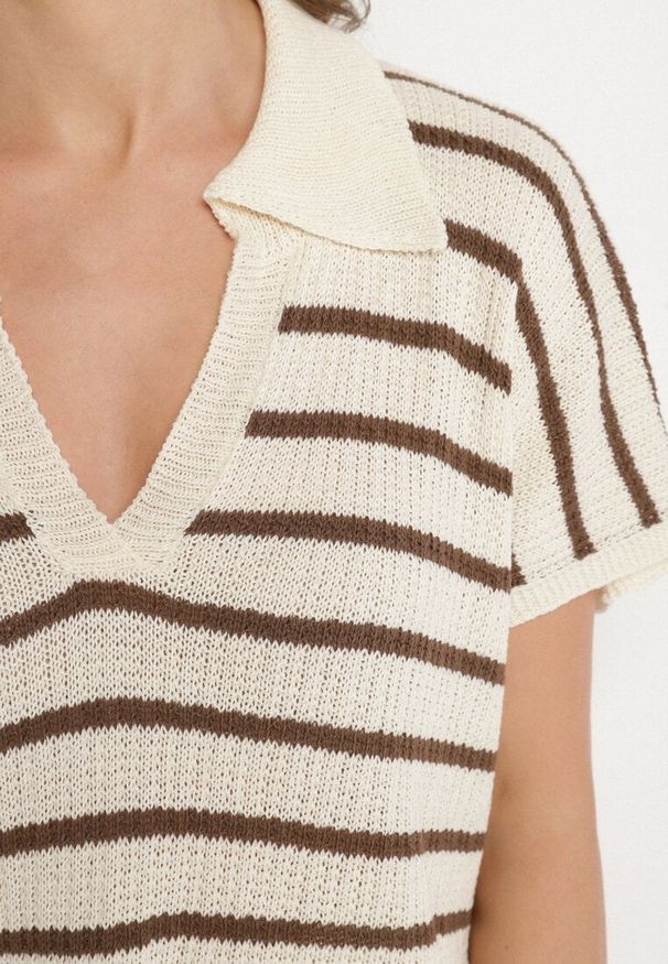 Born2be - Brązowo-Beżowa Dzianinowa Bluzka z Bawełny o Nietoperzowym Kroju z Kołnierzykiem Grinaldia. Okazja: na co dzień. Typ kołnierza: kołnierzyk klasyczny. Kolor: brązowy. Materiał: bawełna, dzianina. Długość rękawa: krótki rękaw. Długość: krótkie. Styl: klasyczny, casual