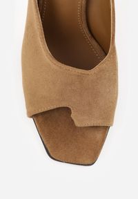 Renee - Ciemnobeżowe Klapki na Szpilce z Paskiem na Duży Palec Azata. Okazja: na co dzień. Kolor: beżowy. Materiał: jeans. Obcas: na szpilce. Styl: casual #3