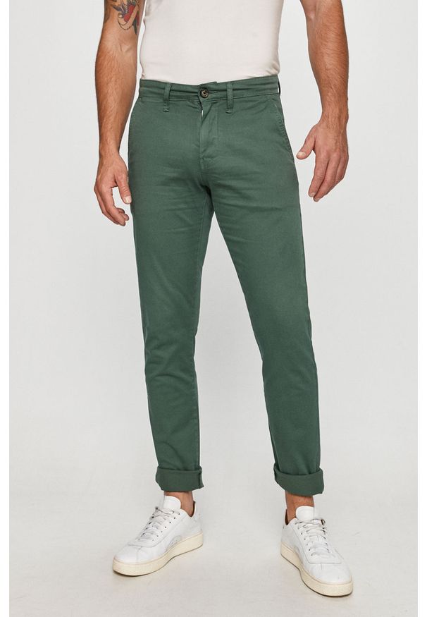 Pepe Jeans - Spodnie Charly. Okazja: na co dzień. Kolor: zielony. Materiał: bawełna, materiał, elastan, tkanina, poliester. Wzór: gładki. Styl: casual