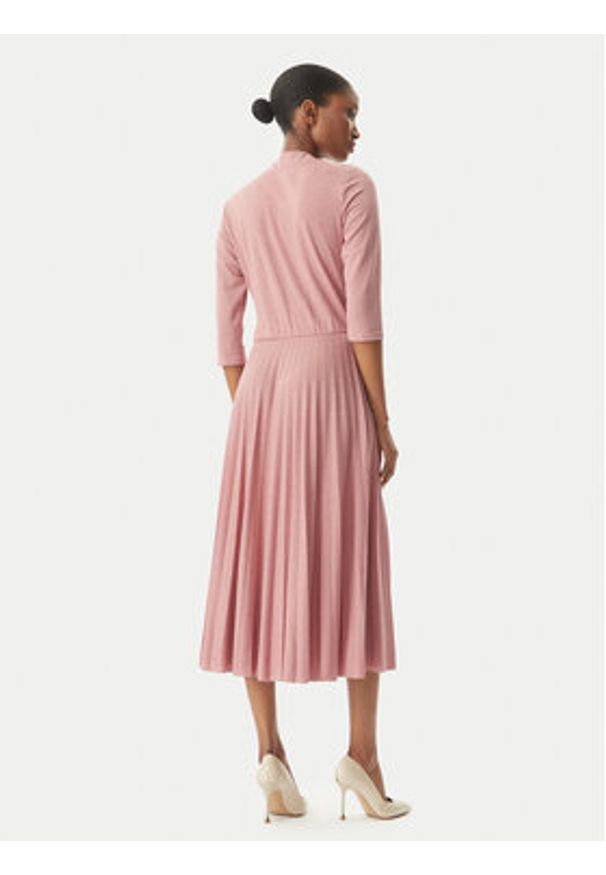 Rinascimento Sukienka koktajlowa CFC0122980003 Różowy Regular Fit. Kolor: różowy. Materiał: wiskoza. Styl: wizytowy