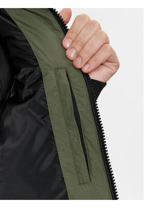 Calvin Klein Kamizelka Crinkle K10K110334 Zielony Regular Fit. Kolor: zielony. Materiał: syntetyk. Długość rękawa: bez rękawów