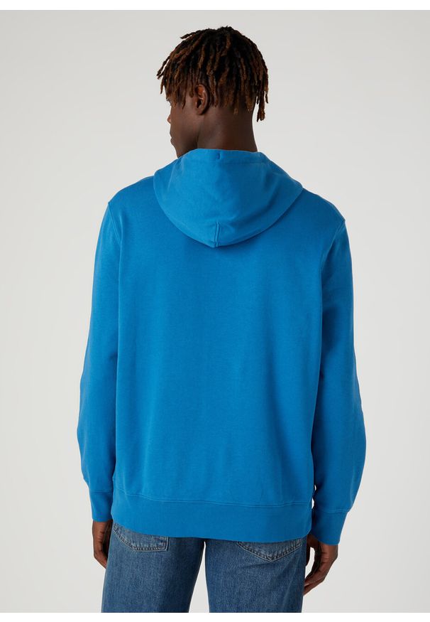 Wrangler - WRANGLER GRAPHIC HOODIE MĘSKA BLUZA Z KAPTUREM LOGO DEEP WATER W674I469F 112331888. Typ kołnierza: kaptur