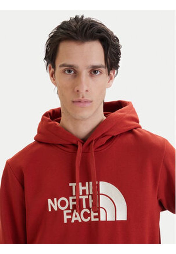 The North Face Bluza Drew Peak NF0A89EM Pomarańczowy Regular Fit. Kolor: pomarańczowy. Materiał: bawełna