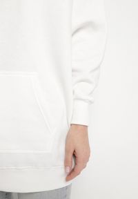 Born2be - Biała Bluza z Kapturem Dagdere. Typ kołnierza: kaptur. Kolor: biały. Materiał: dzianina, polar, jeans. Długość rękawa: długi rękaw. Długość: długie. Wzór: gładki. Sezon: zima, jesień. Styl: sportowy