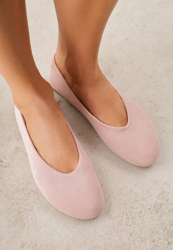 Renee - Różowe Balerinki z Imitacji Zamszu w Stylu Basic Saraphiele. Okazja: na randkę. Kolor: różowy. Materiał: zamsz