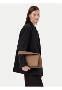 Calvin Klein Torebka K60K613085 Beżowy. Kolor: beżowy. Materiał: skórzane #1