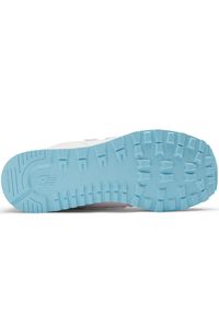 Buty dziecięce New Balance GC574KIJ – białe. Okazja: na uczelnię, na co dzień. Kolor: biały. Materiał: materiał, syntetyk. Szerokość cholewki: normalna. Model: New Balance 574. Sport: turystyka piesza #4