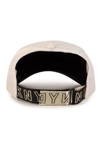 DKNY - Dkny czapka dziecięca D31285 kolor złoty z aplikacją. Kolor: złoty. Wzór: aplikacja #2