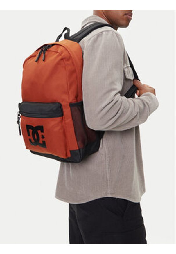DC Shoes Plecak C-DCI-P-003-08 Pomarańczowy. Kolor: pomarańczowy. Materiał: materiał