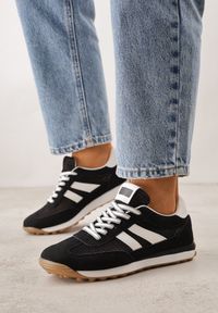 Renee - Czarne Klasyczne Sneakersy Zdobione Siateczkowymi Wstawkami Eilshoy. Okazja: na co dzień. Kolor: czarny. Materiał: jeans. Wzór: aplikacja #5