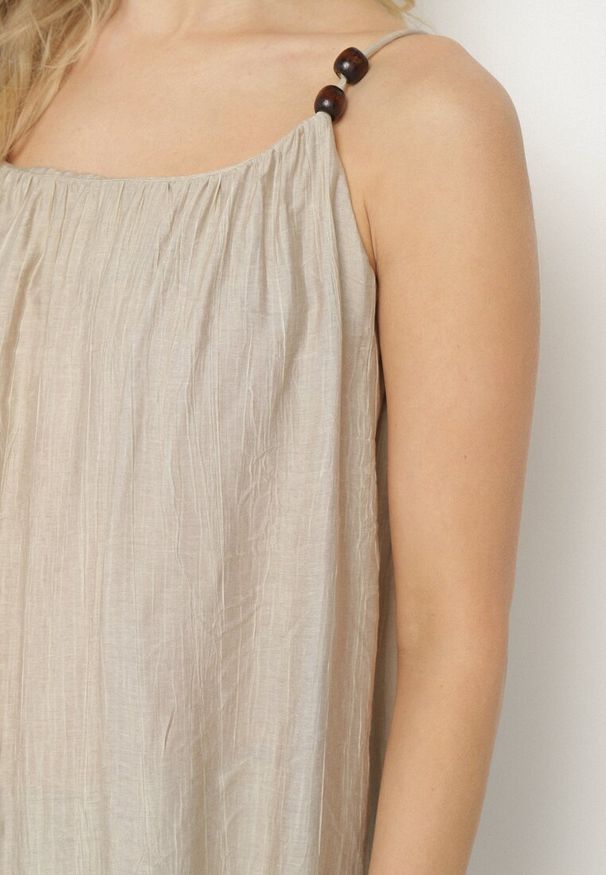 Born2be - Beżowy Top z Wiskozą Ozdobiona Koralikami Emiriona. Okazja: na co dzień. Kolor: beżowy. Materiał: wiskoza. Długość rękawa: na ramiączkach. Wzór: aplikacja. Styl: casual, elegancki, klasyczny