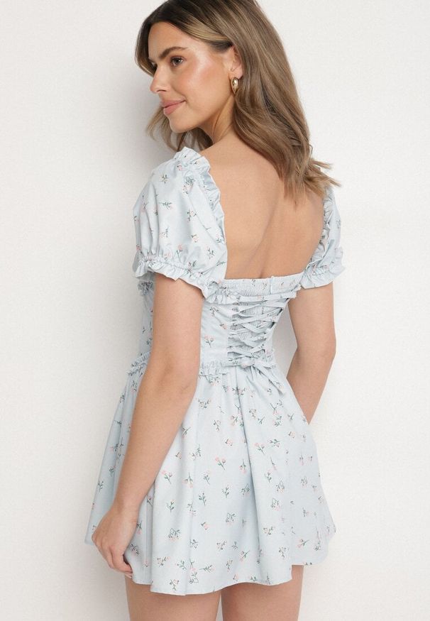Born2be - Niebieska Sukienka Vices z Bufkami Falbankami i Wiązaniem w Kwiaty Tolalira. Okazja: na co dzień. Typ kołnierza: kołnierz z falbankami. Kolor: niebieski. Materiał: skóra. Wzór: kwiaty. Styl: casual, elegancki, klasyczny