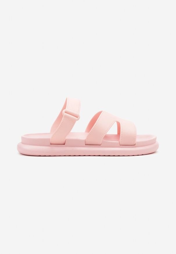 Renee - Różowe Klapki Ozdobione Wycięciami Belvisa. Okazja: na co dzień. Kolor: różowy. Materiał: jeans. Wzór: aplikacja. Styl: elegancki, casual