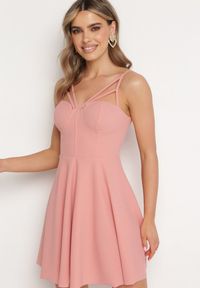 Born2be - Ciemnoróżowa Rozkloszowana Gorsetowa Sukienka na Ramiączkach z Usztywnianymi Miseczkami Brindia. Okazja: na co dzień, na imprezę. Typ kołnierza: dekolt gorset. Kolor: różowy. Materiał: jeans. Długość rękawa: na ramiączkach. Sezon: lato. Typ sukienki: gorsetowe. Styl: casual, klasyczny, wizytowy #7